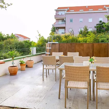 Mit Balkon, Meerblick, Pool Und Bbq Apartment *